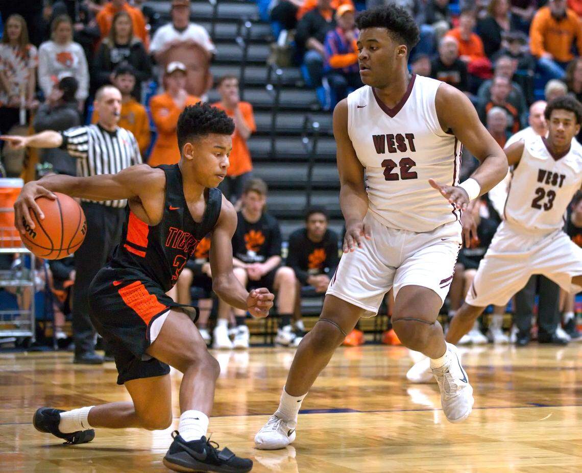 Edwardsville’s Malik Robinson drives against Belleville West’s Keith Randolph Jr. during Friday’s O’Fallon Class 4A IHSA Regional Championship game at OTHS’ Panther Dome.