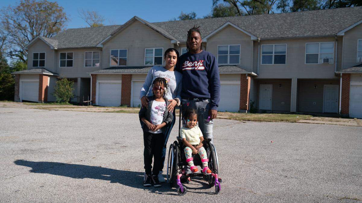 Robin Jackson and Chester Helm have lived at Centreville Courts with their daughters Gabriella and Avianna for almost a year. They say they repeatedly complain to management about issues with their apartment, and they’ve been disappointed by the lack of response.