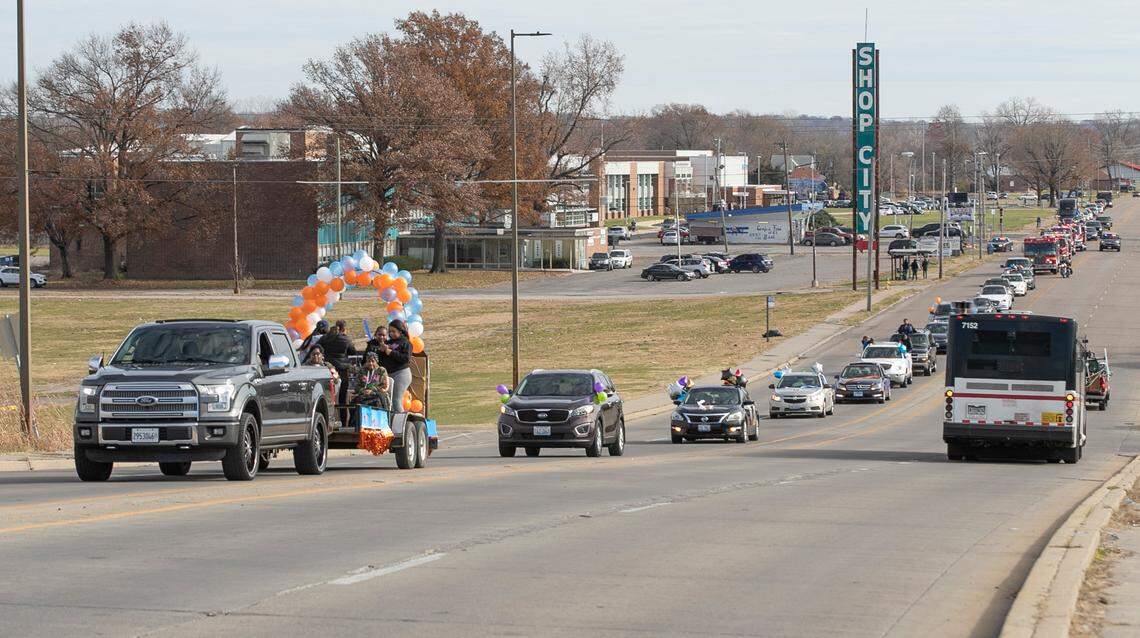 A parade starting at East St. Louis Senior High School heads down State St. in honor of Jaylon McKenzie. The “Jayday” celebration on November 29th, in East St. Louis is Jaylon’s birthday. Jaylon, passed away in 2019, he would’ve turned 17 this year. He was fatally shot during a house party in Venice in May 2019. He was 14.