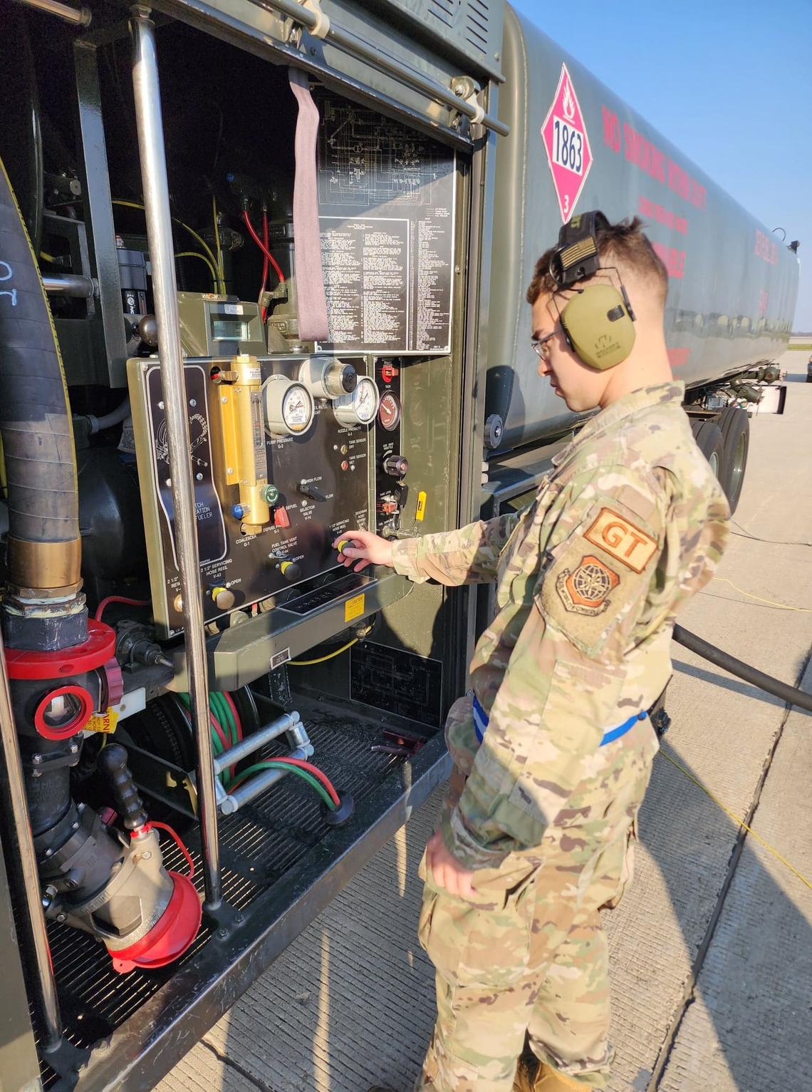 A Team Scott Airman from Ground Transportation refuels a plane under the supervision of fuels management during Exercise Ballistic Badger 22.