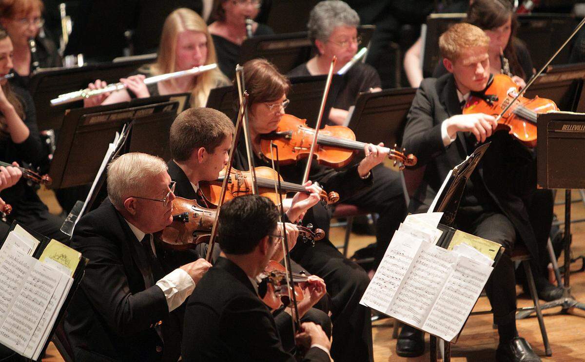 The Belleville Philharmonic Orchestra will perform in a benefit concert Saturday at the Hettenhausen Center for the Arts in Lebanon. This concert will help support the Radio Arts Foundation. Visit www.thehett.com for more information.