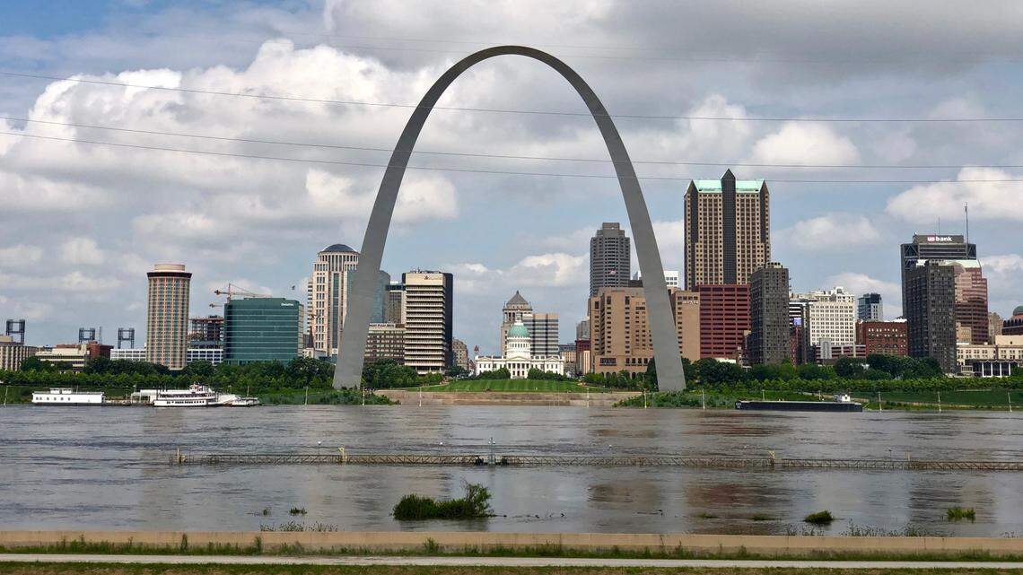 The view of the St. Louis Arch from Illinois in June 2019. The latest Census Bureau estimates indicate the city and region lost population in 2022.