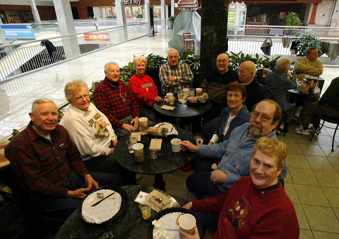 Morning walkers packed the St. Louis Bread Company after their morning workout. St. Louis Bread Co. left its corner spot on the Upper Level of St. Clair Square in 2008,
