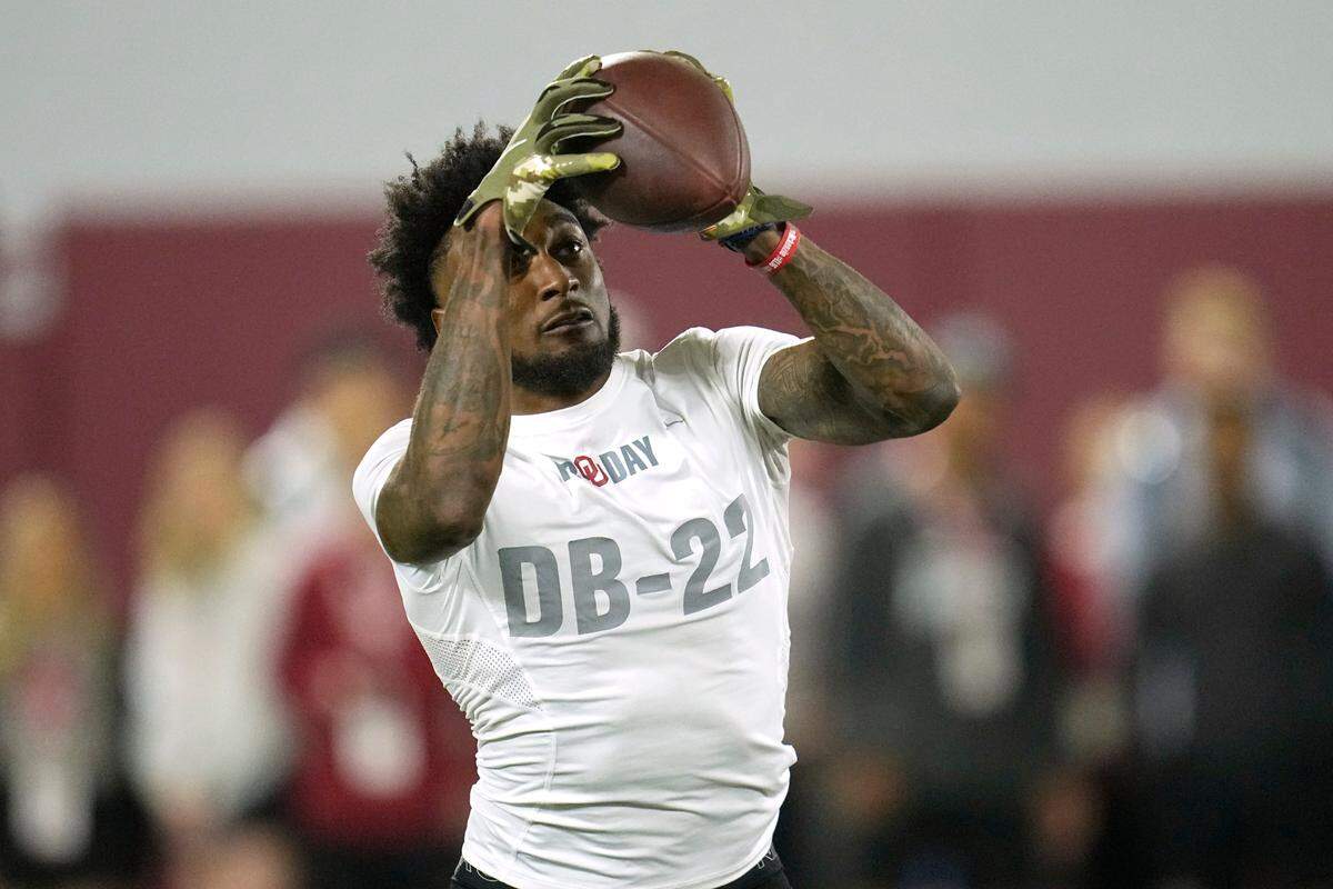 Oklahoma defensive back and 2017 Althoff High School graduate CJ Coldon catches a pass during an NCAA college football pro day March 30 in Norman, Oklahoma.