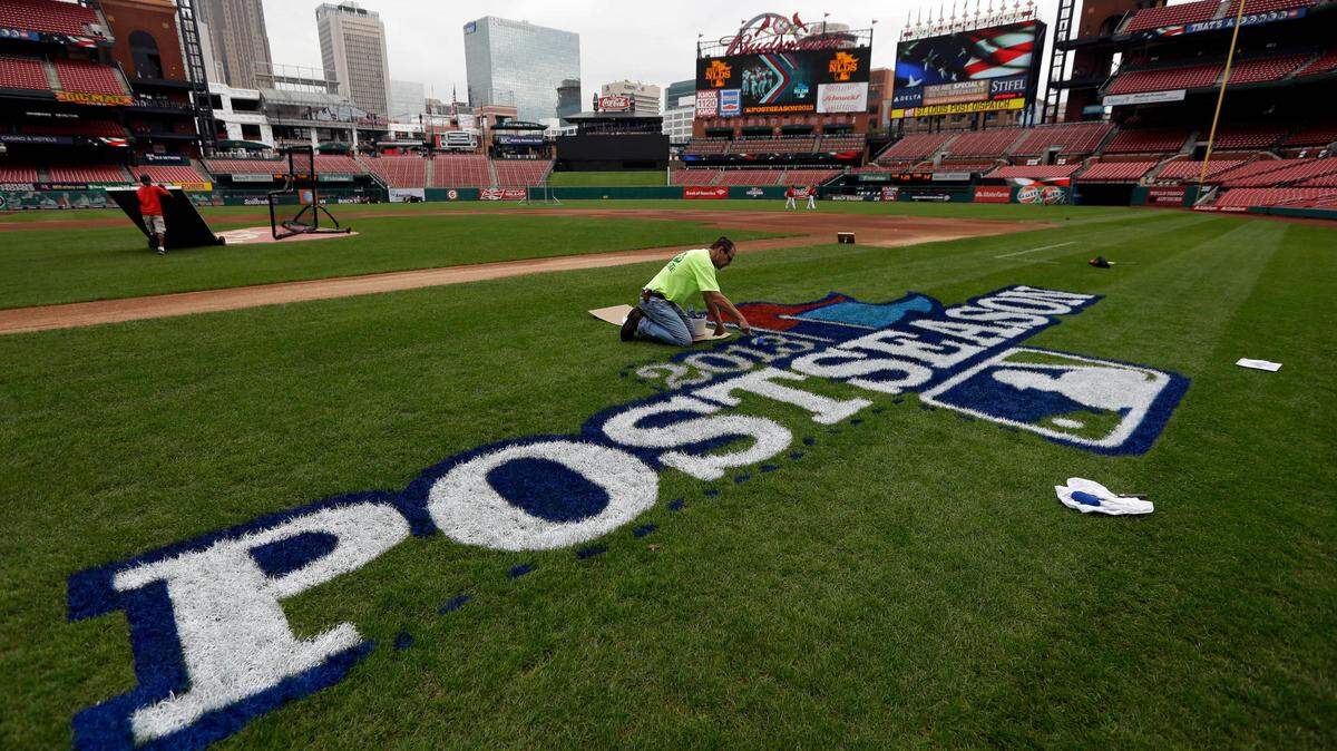 If the Cardinals are qualify for the 2018 MLB postseason, they’ll have to win at least two of three from the Cubs in Chicago this weekend.