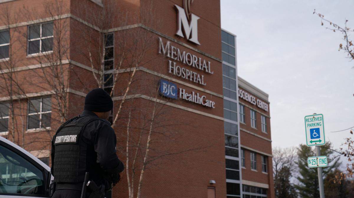 Outside of Memorial Hospital’s Orthopedic & Neurosciences Center at 4700 Memorial Drive building in Belleville, Ill., after an unspecified Dec. 21 threat caused a lockdown.