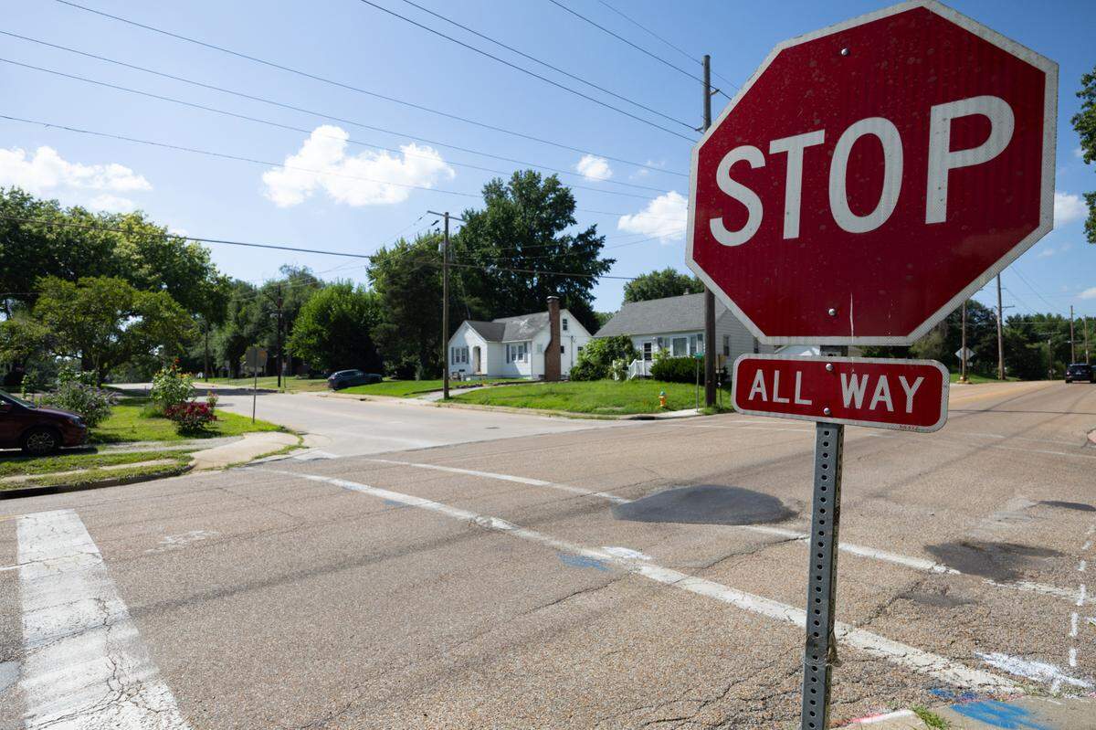 The St. Clair County Drug Tactical Unit’s pursuit of Manuel Bijarro Jr. started at the intersection of North 17th Street and Kingsbury Drive in Belleville when he didn’t pull over for a traffic stop.