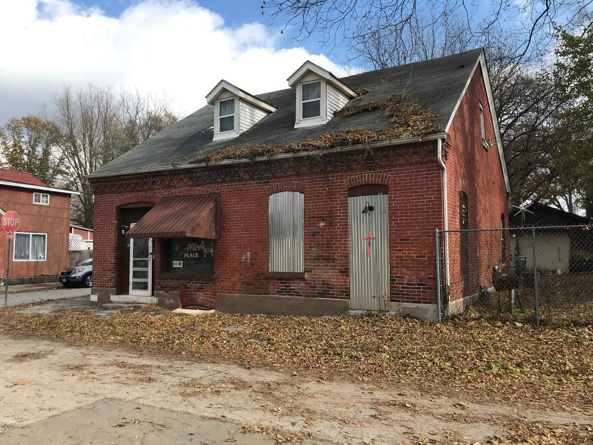 A resident of North 11th Street in Belleville remembers when Alice’s Place tavern operated on the corner and most homes were modest but “nice.” Now the building is vacant and deteriorating.