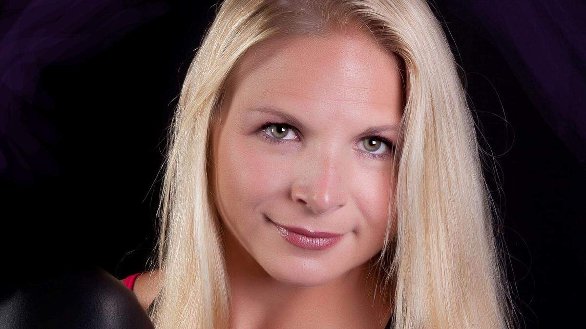 Leslie Reeves, a fitness and self-defense instructor and domestic-violence advocate, was shot and killed in Farmersville, Illinois, on Thanksgiving Day.