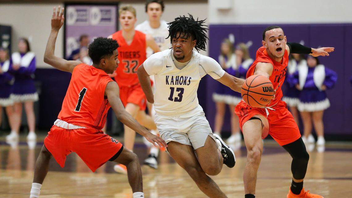 Taylor moves closer to scoring mark, but Collinsville falls to Edwardsville