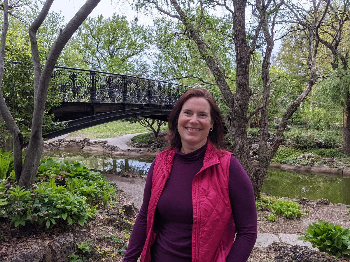 Dea Hoover will share her experiences as a St. Louis guide Friday, April 8, at the Field House Museum in St. Louis. For tickets and information, call 314-421-4689.