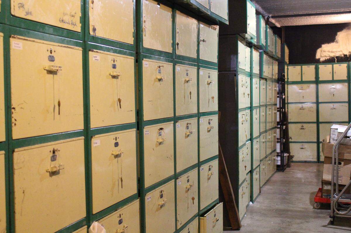 Arthur Hellige installed metal lockers at Hellige’s Super Market & Lockers in Breese so customers could store their sides of beef and other frozen meat.