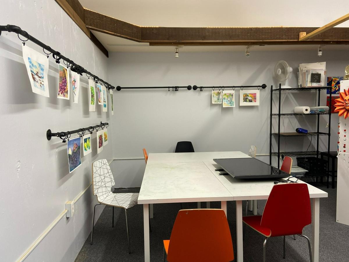 Art Gecko Studio has expanded to larger quarters, with an art gallery featuring work by other artists. Art Gecko is now located at 203 E. First Street, across from O’Fallon Station.