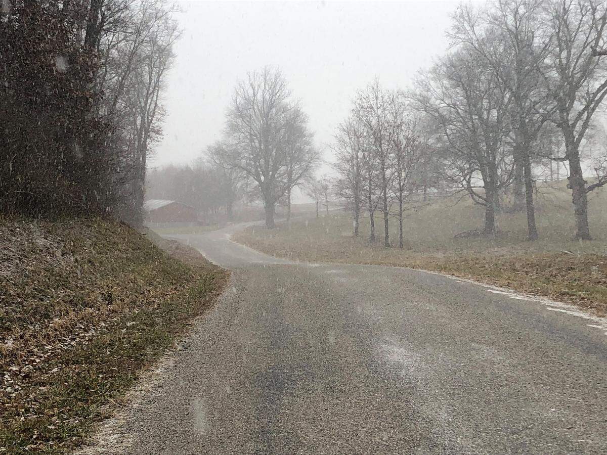 Snow fell around the areas of Freeburg, Mascoutah and Fayetteville on Sunday afternoon.