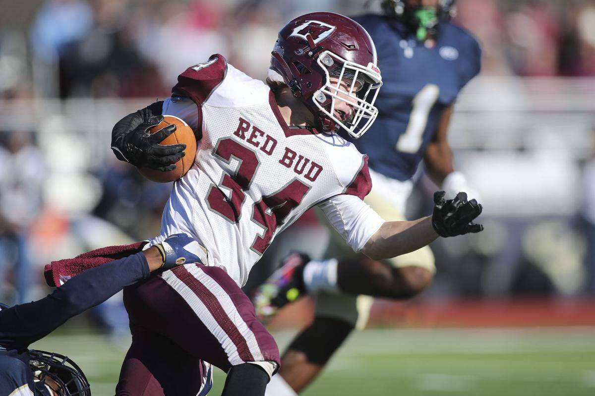 Red Bud’s Gavin Baldwin carries the ball during an IHSA Class 2A second round playoff game against Althoff. The Musketeers fell to the Crusaders 26-14.