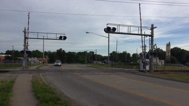 How long can Illinois trains block traffic at a railroad crossing? Here’s the law