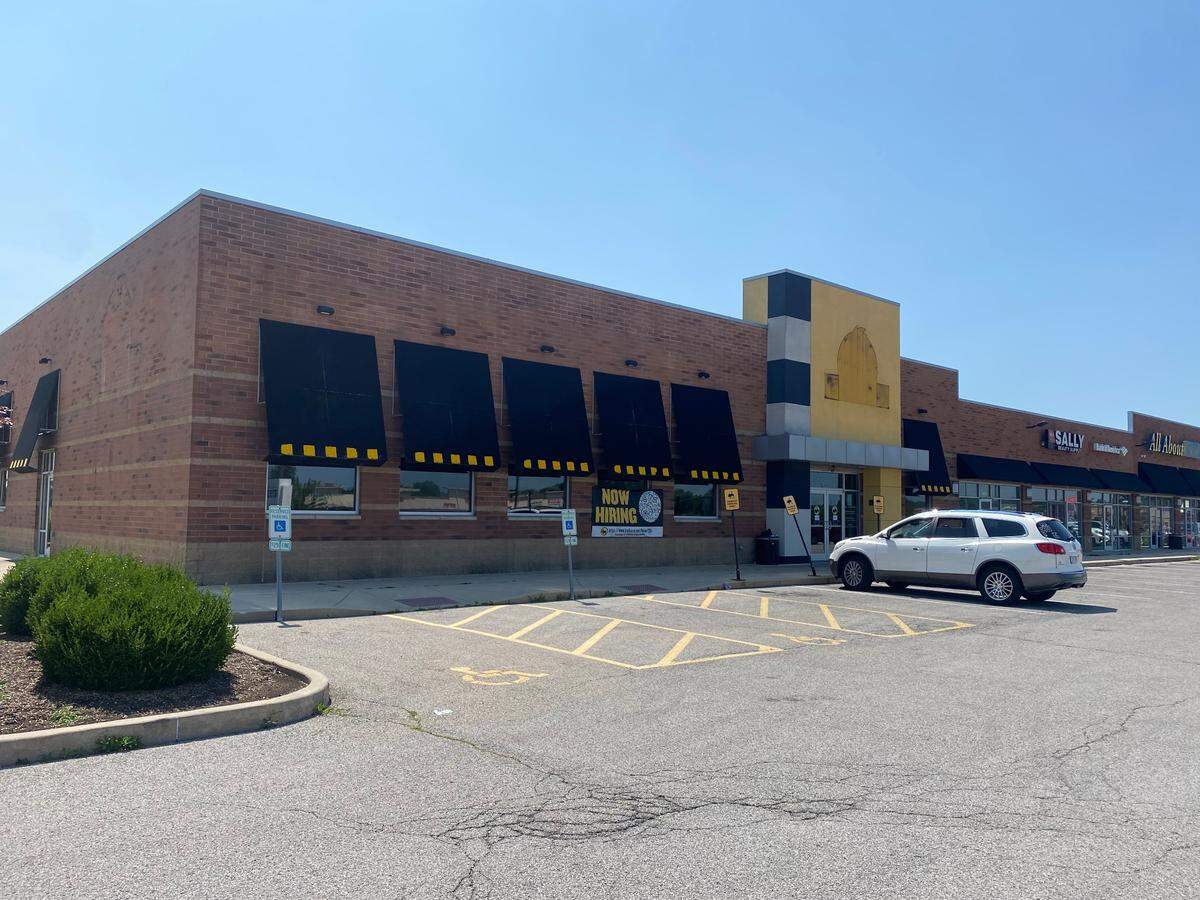 The Buffalo Wild Wings restaurant has permanently closed in the Belleville Crossing shopping center.