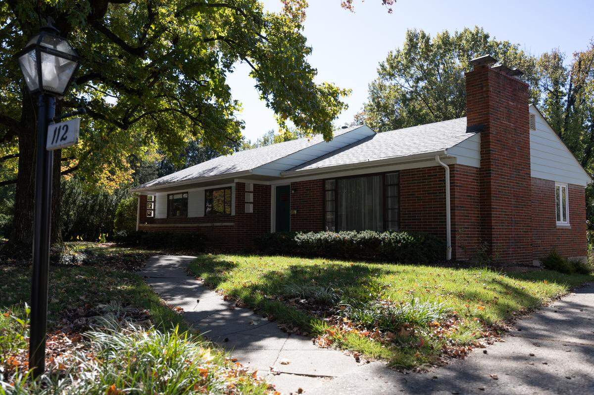 A “midcentury modest” home, as owner Adam Sidney would put it, at 112 Knollwood Dr. in Belleville, Ill. Sidney curated his home with original furniture and decorum from the 1950s.