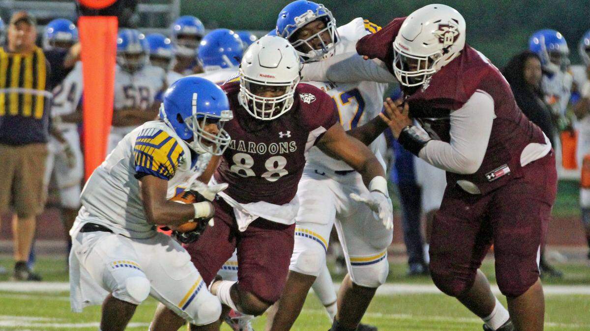 Keith Randolph (No. 88) and the Belleville West Maroons take on the Alton Redbirds in Southwestern Conference play Friday.