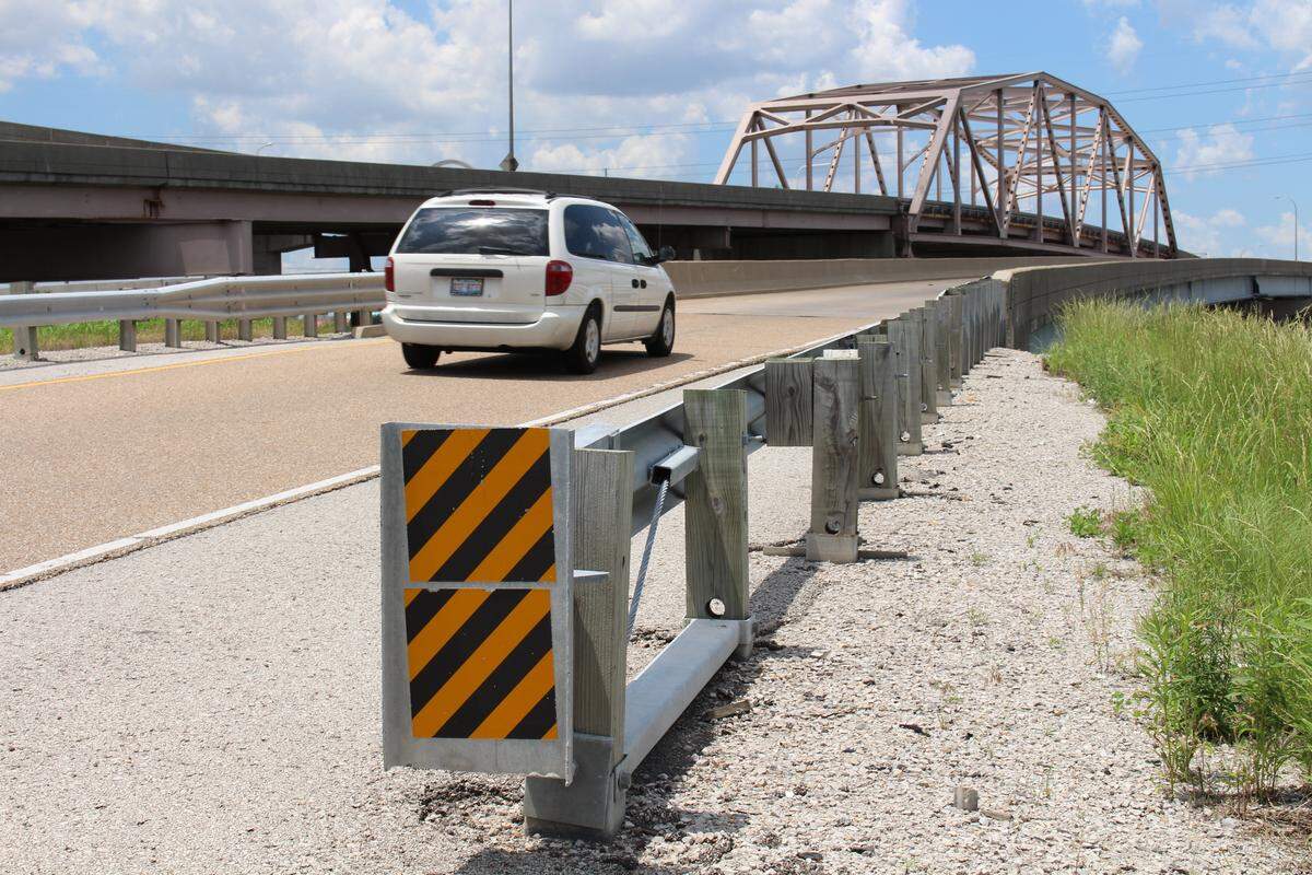 The Martin Luther King Bridge between Illinois and downtown St. Louis will be closed for a year, starting Monday. Workers will demolish an old truss bridge on the ramp leading up to it and replace it with a steel beam-and-girder bridge.