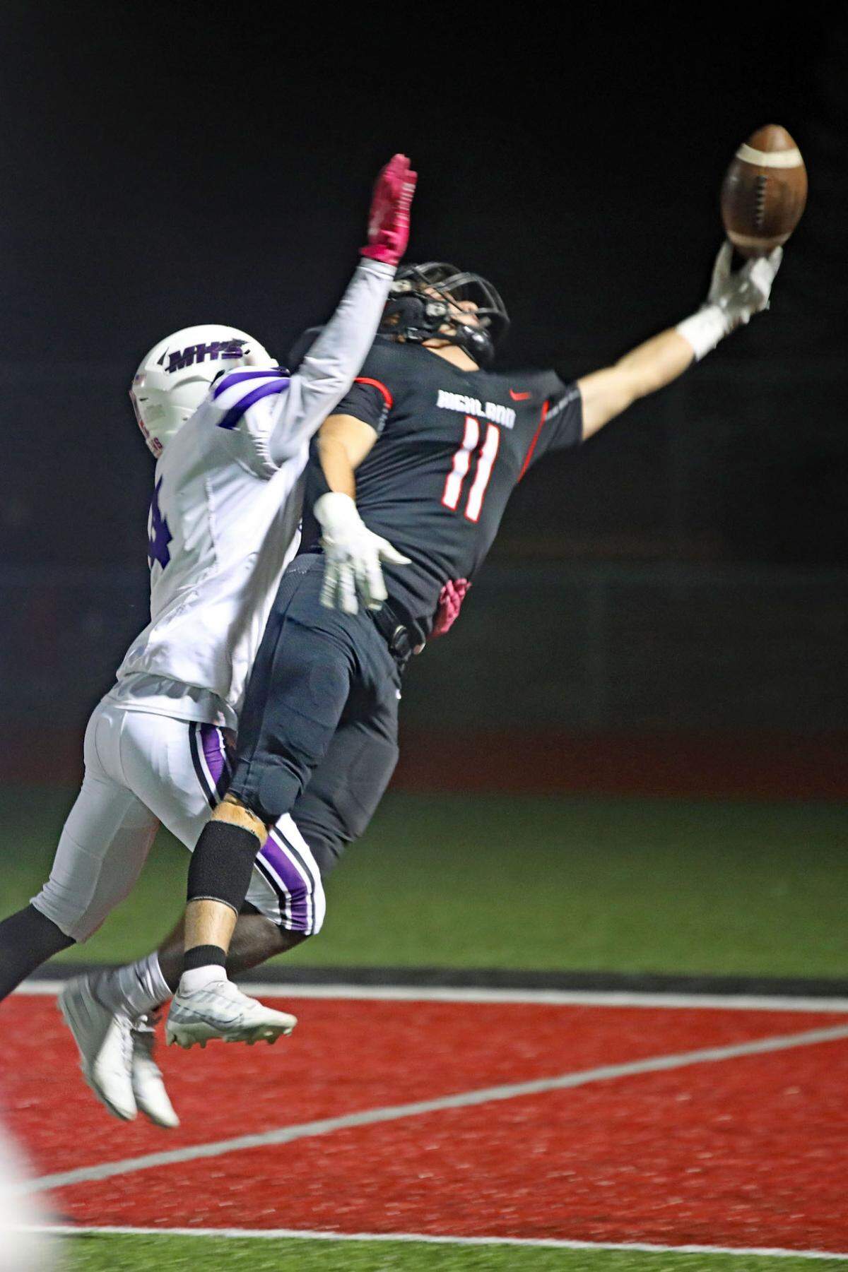 Highland senior wideout Cade Atadonna pulls in a pass in the end zone during the Bulldogs Mississippi Valley Conference clash with Mascoutah on Friday. HHS rolled to a 56-0 victory and, in the process, clinched the league championship.