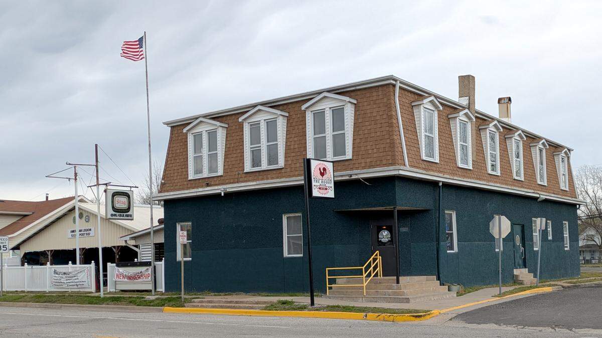 The Roost Bar & Grill, 102 N. Main St., Smithton
