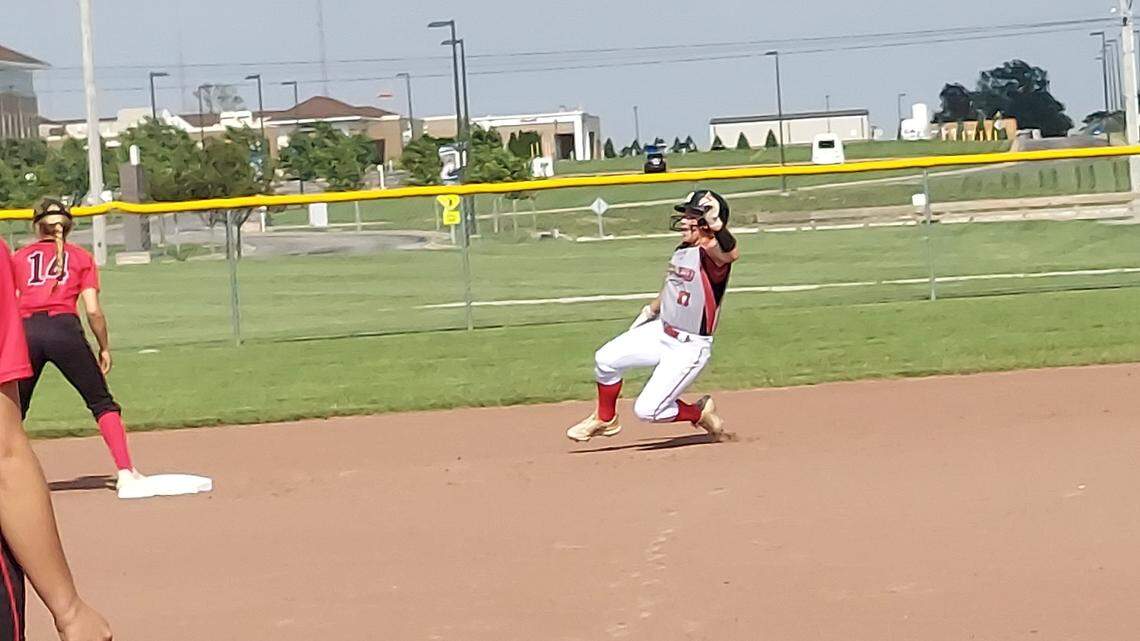 Highland falls to Effingham in softball regional semifinal