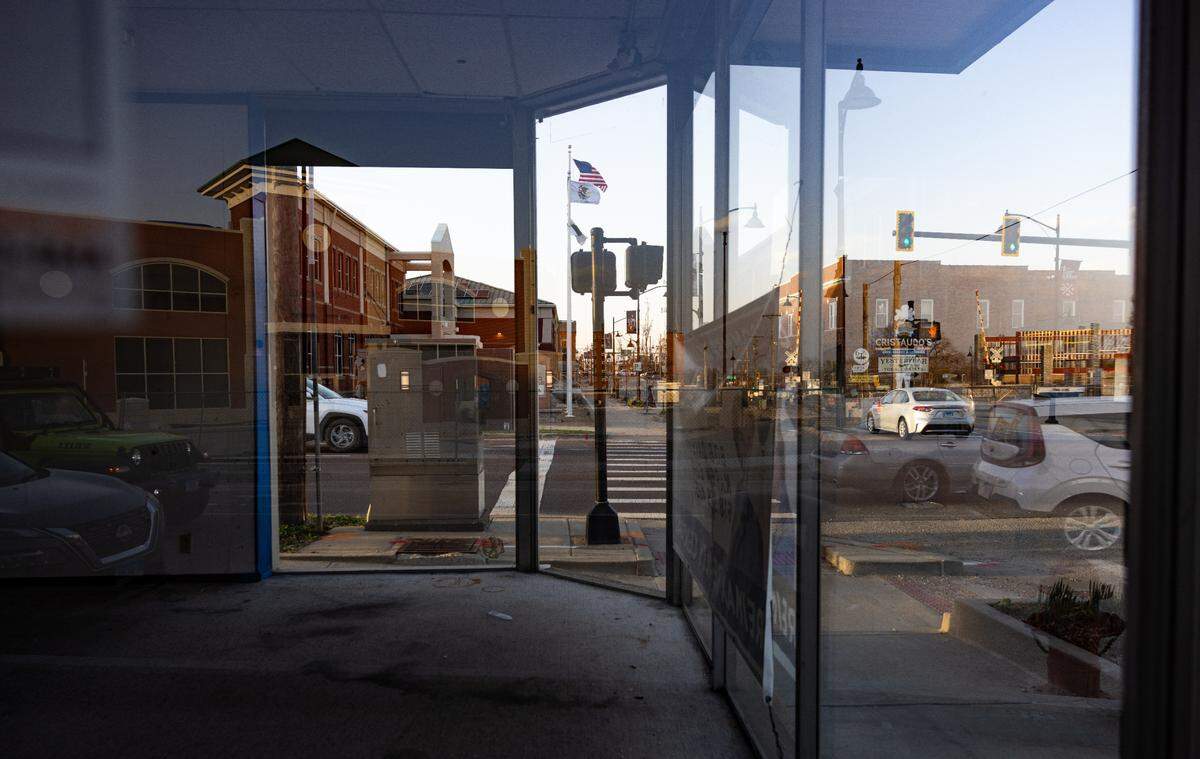 A mix of empty businesses and city buildings can be seen along Walnut Street March 19, 2205 in downtown Carbondale, Illinois. (Julia Rendleman for ProPublica)