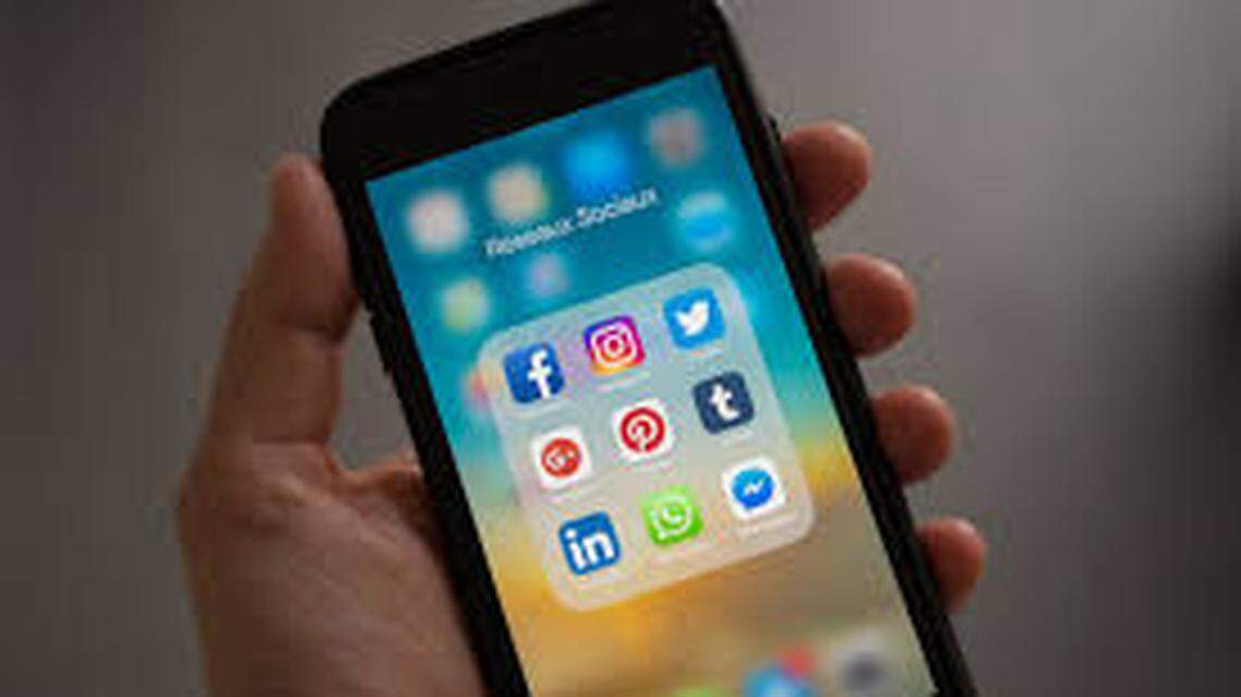 Metro-east school district moves toward restrictive cell phone policy