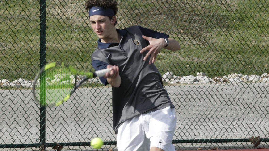 Tennis Panthers take third at Belleville East Tournament