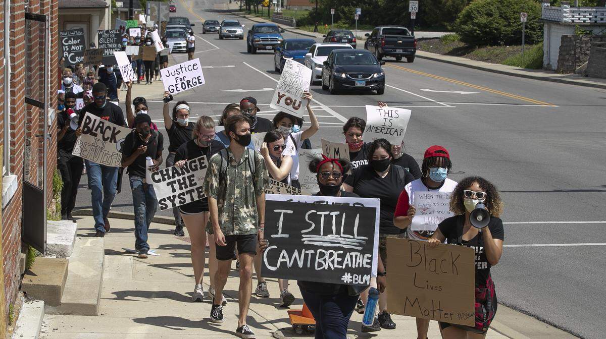 A peaceful protest and march was held in Belleville over the death of George Floyd in Minneapolis. Protesters marched from North End Park to the square in Downtown Belleville where they protested for several hours. Protests have been ongoing across the country and locally in the wake of Floyd’s death.