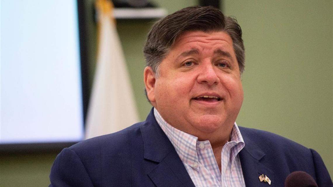 State officials extend vaccination deadline for Illinois teachers, healthcare workers