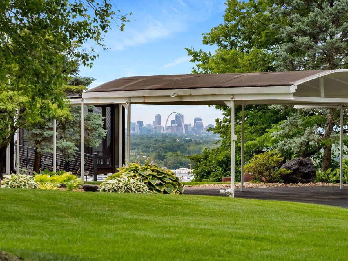904 Briar Hill Road in Belleville