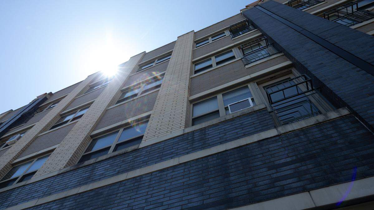 A window air conditioning unit is shown at the East St. Louis Housing Authority’s Jazz At Walter Circle senior apartments on Thursday. The building’s air conditioning system stopped working during an ongoing summer heat wave.