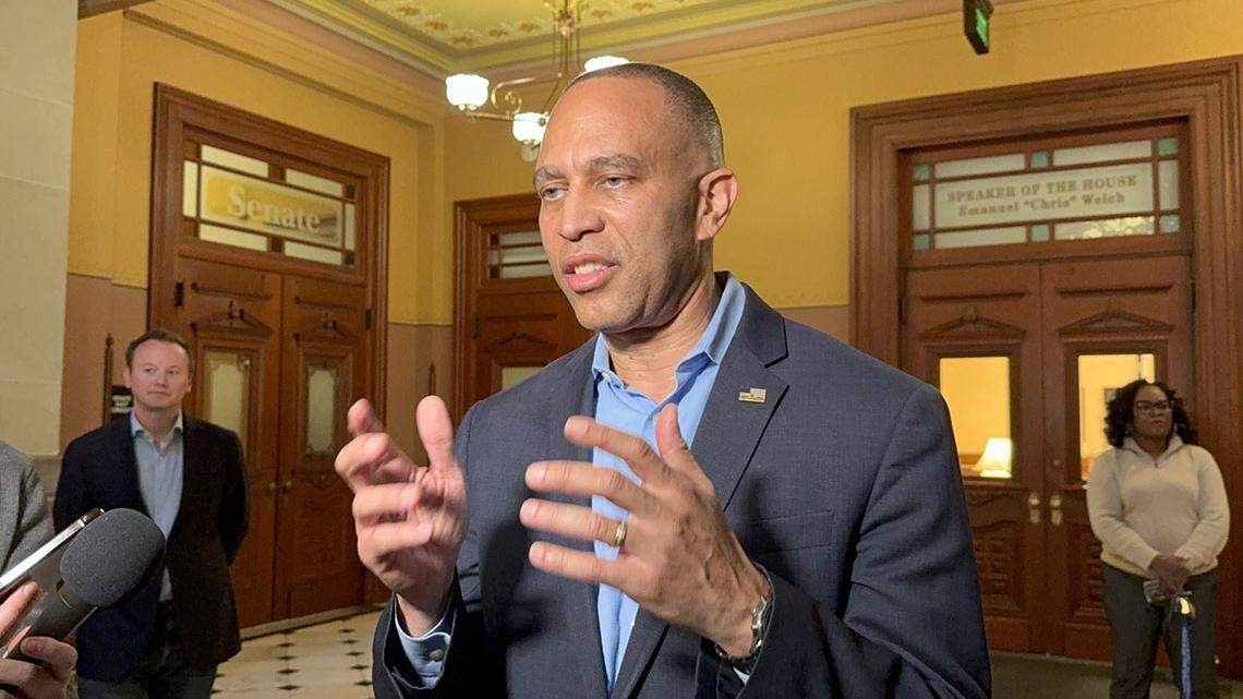 U.S. House Minority Leader Jeffries accelerates Illinois redistricting push