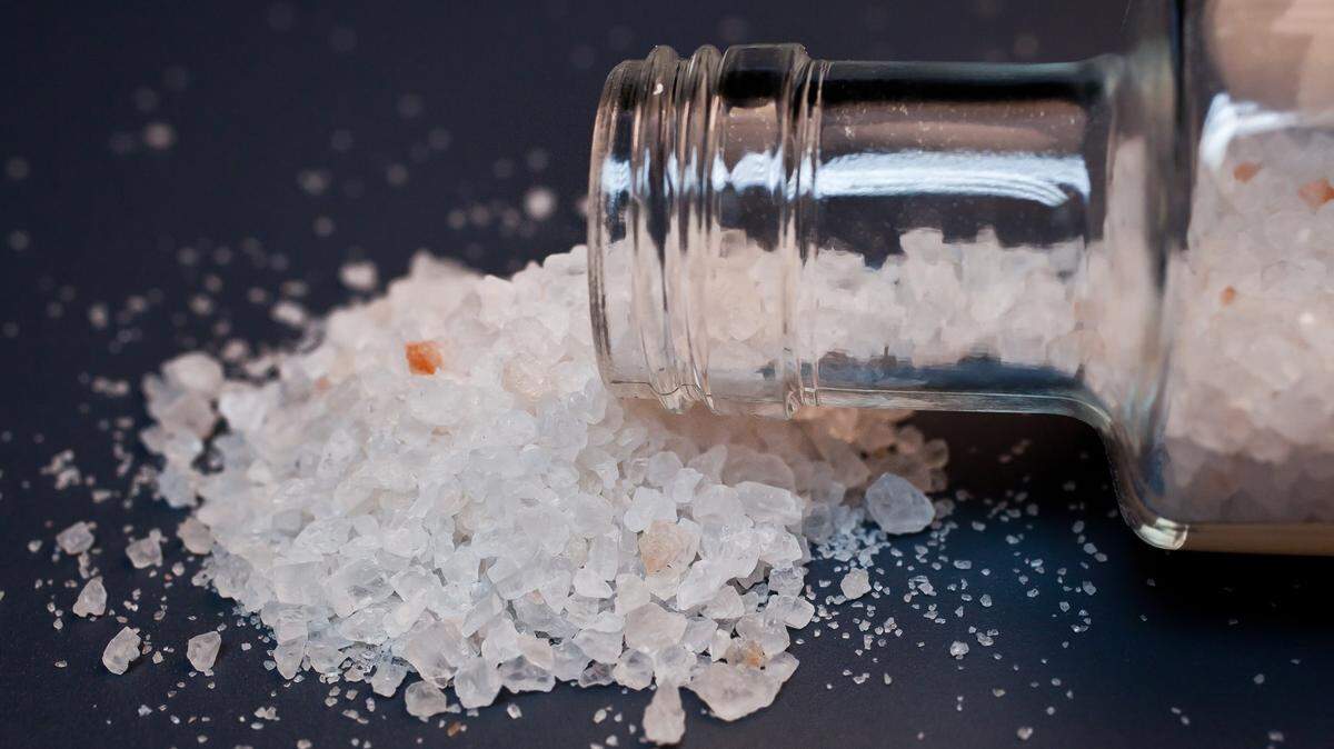 Police in eastern Missouri report two new cases of people using the street drug flakka, a synthetic bath salt known to cause irrational behavior.  Last fall in Sullivan, Missouri, four people under the influence of flakka went on a naked rampage.