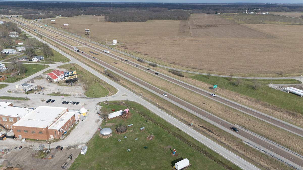 The Pink Elephant Antique Mall’s namesake figure is hard to miss amid the plains surrounding the highway, making it an easy detour for tourists and travelers wanting to break up the monotony of I-55.