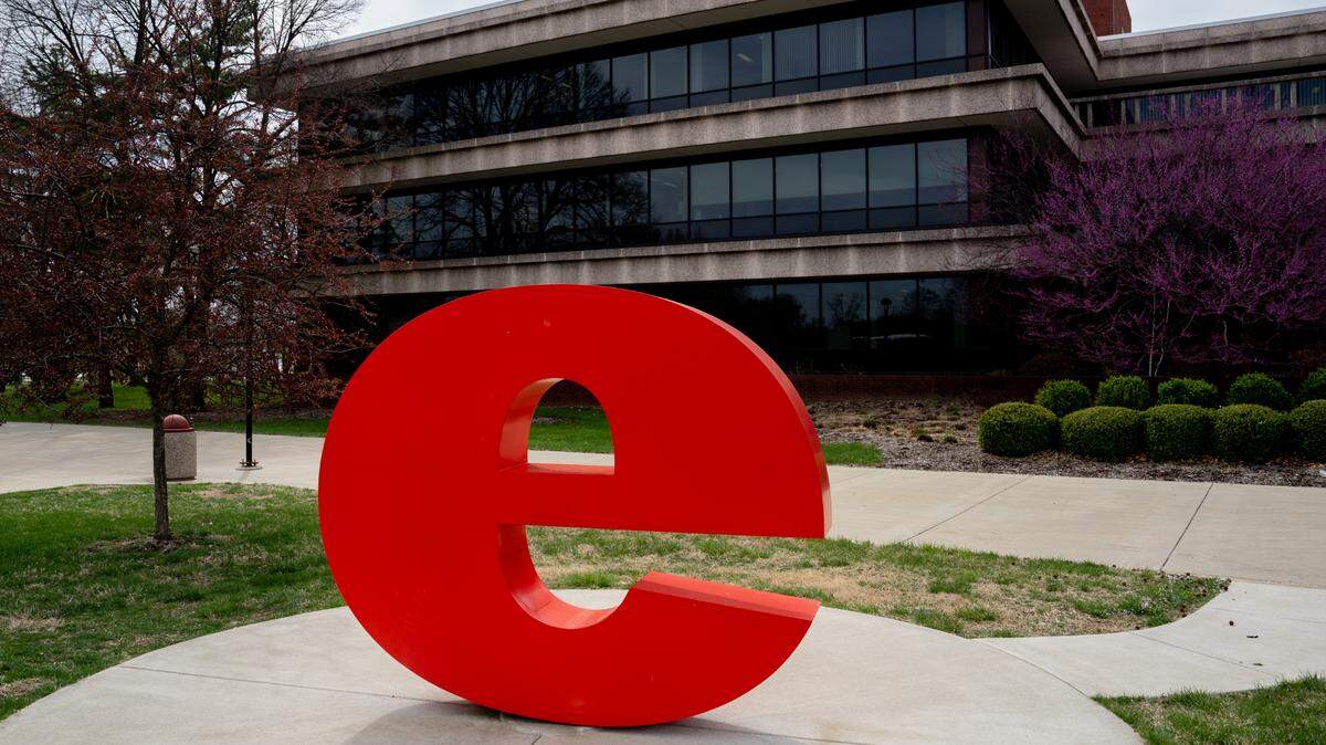 A large red “E” used in Southern Illinois University Edwardsville’s branding sits outside of the campus’ administrative building on Thursday, April 6, 2023, in Edwardsville.