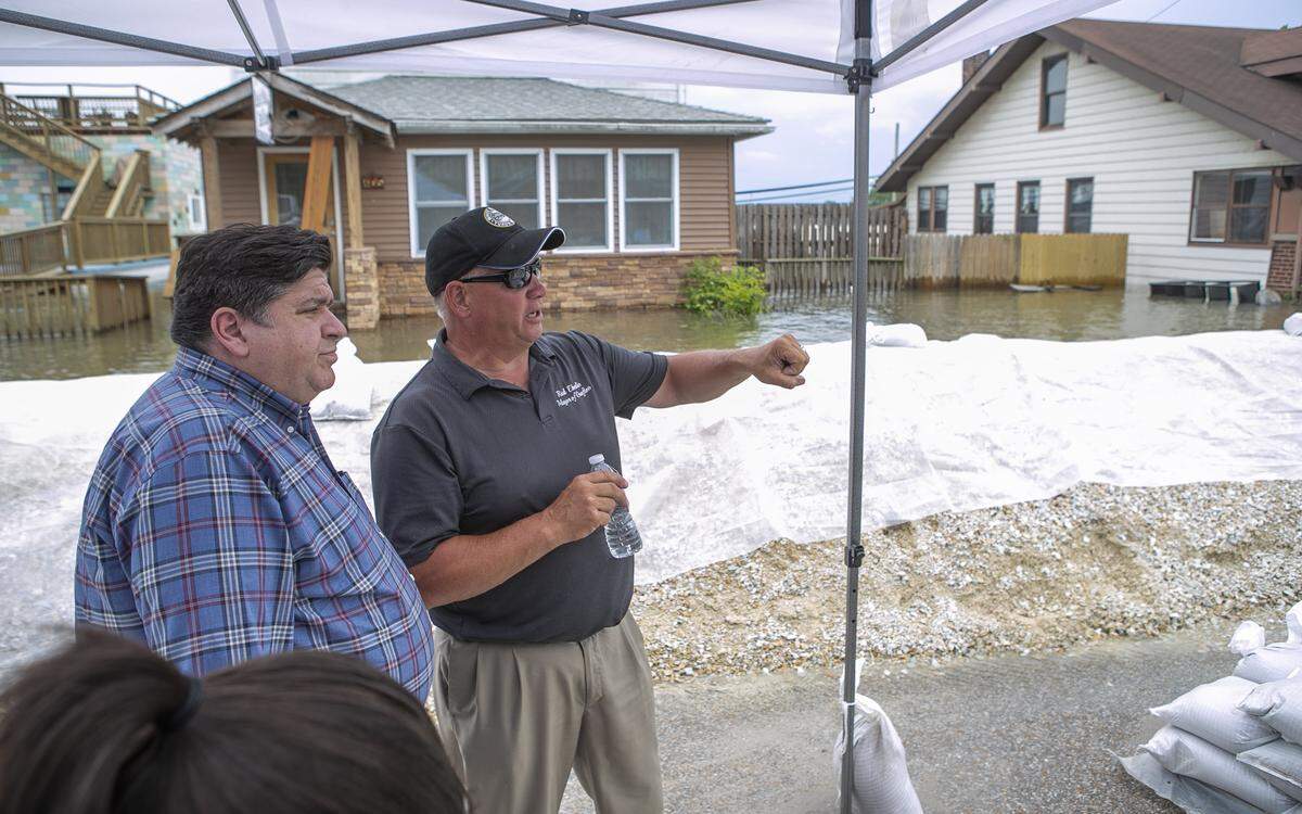 Grafton Mayor Rick Eberlin speaks with Illinois Governor J.B. Pritzker about flooding in Grafton.