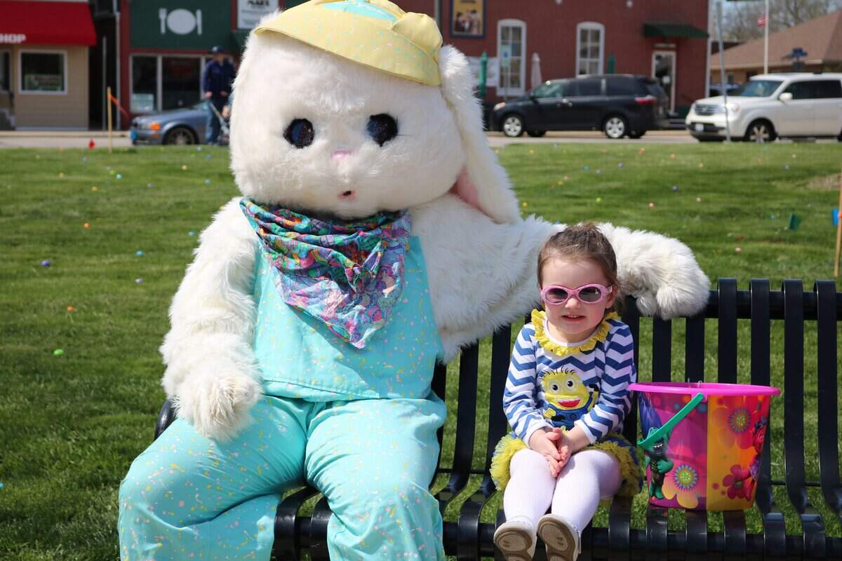 Rilee Koonce smiles next to the Easter Bunny at the 2017 Highland News Leader Easter Egg Hunt.