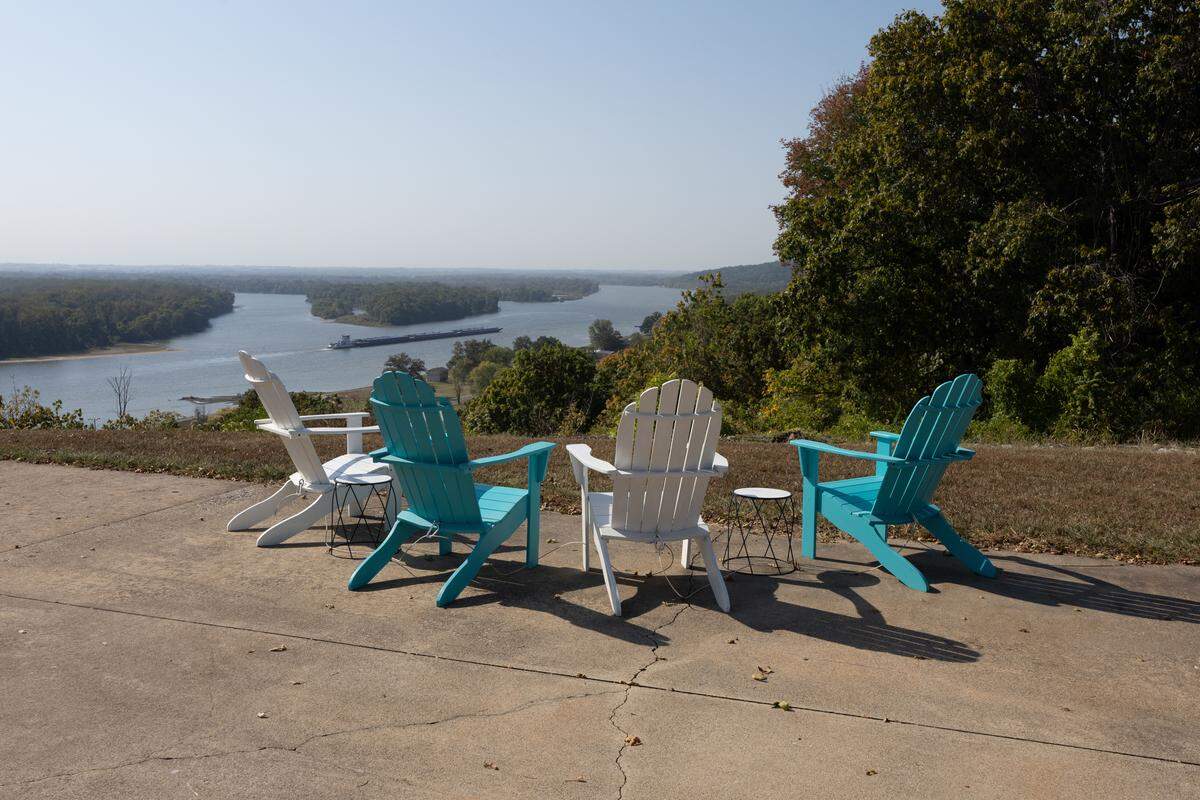 Looking northward at the Tara Point Inn and Suites.