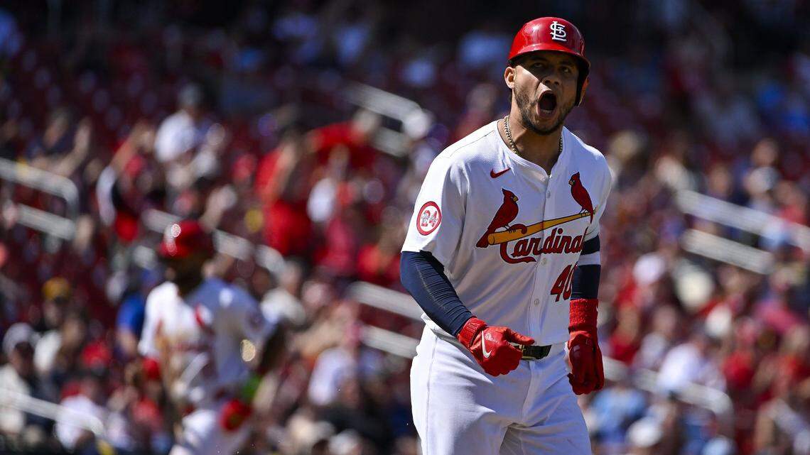 Contreras eschews trades, changes positions to remain a Cardinal. He also wants to win