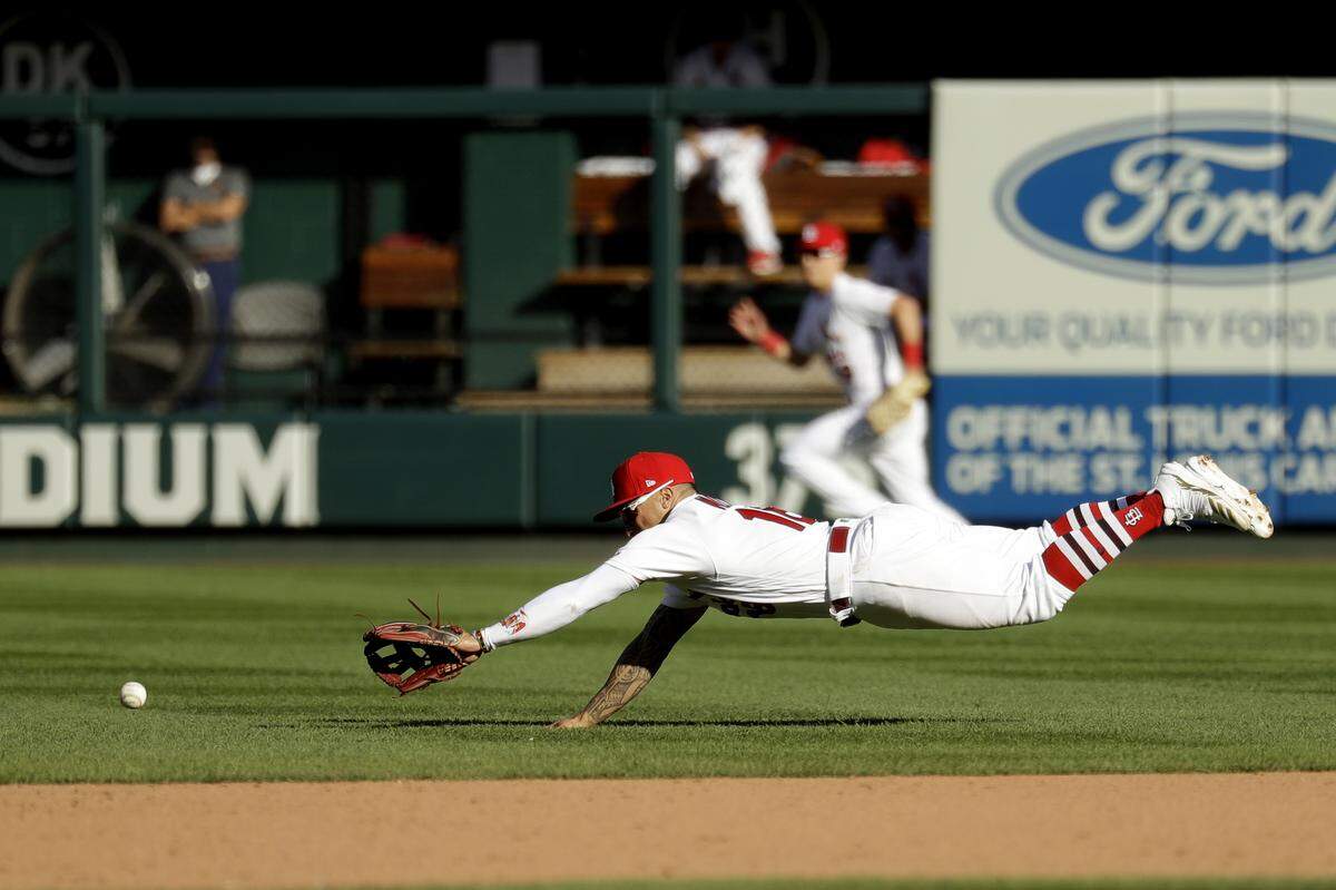 St. Louis Cardinals’ Kolten Wong dives for a ball hit by Atlanta Braves’ Nick Markakis during the sixth inning in Game 4 of a baseball National League Division Series, Monday, Oct. 7, 2019, in St. Louis. (AP Photo/Charlie Riedel)