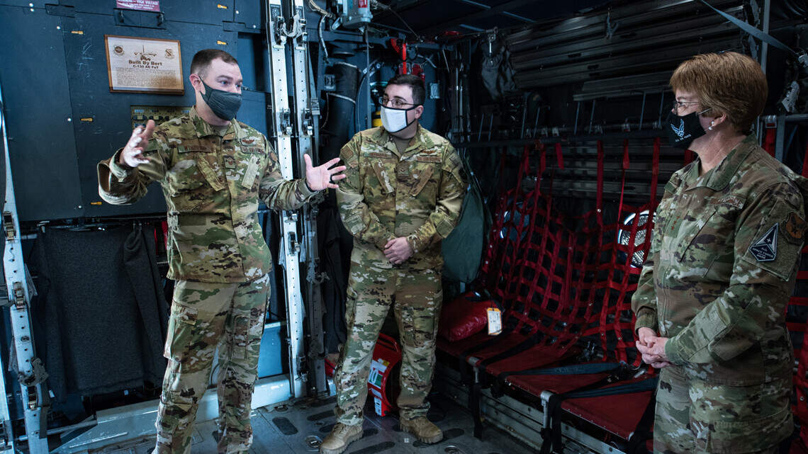Scott Air Force Base showcases medical team to Air Force Surgeon General
