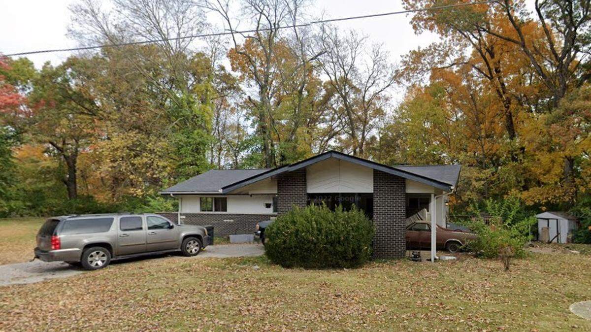 Belleville City Council voted not to grant a zoning variance to allow five unrelated young people, ages 16 to 24, to live in a “group home” at 330 Hillwood Drive after neighbors voiced opposition.
