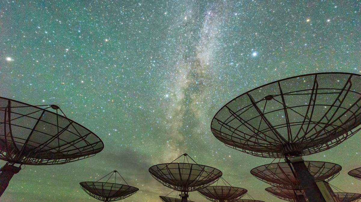 Illinois residents can catch a glimpse of a bright planetary alignment in January.