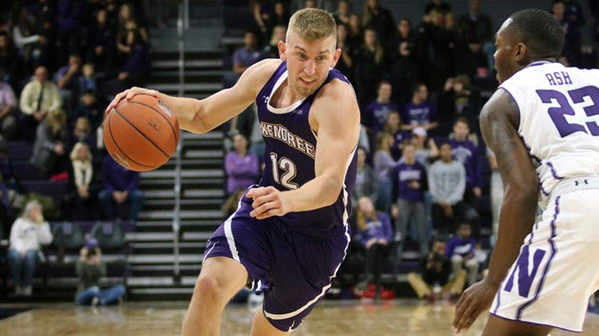 Nate Michael drives to the basket in McKendree’s preseason loss to Northwestern University.