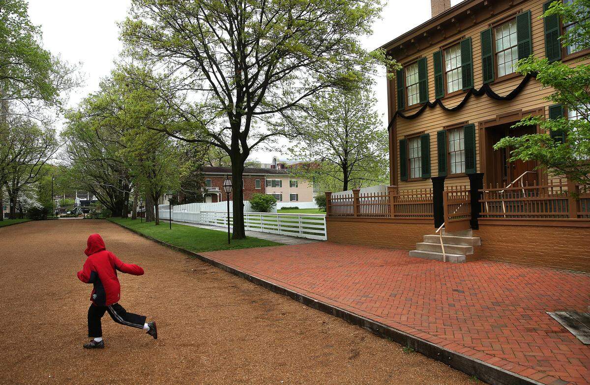 The home of Abraham Lincoln is located in Springfield. The Greek Revival house the family lived in for 17 years still sits in the city today, with its homestead a popular place for tourists to visit when they come to the state’s capital.