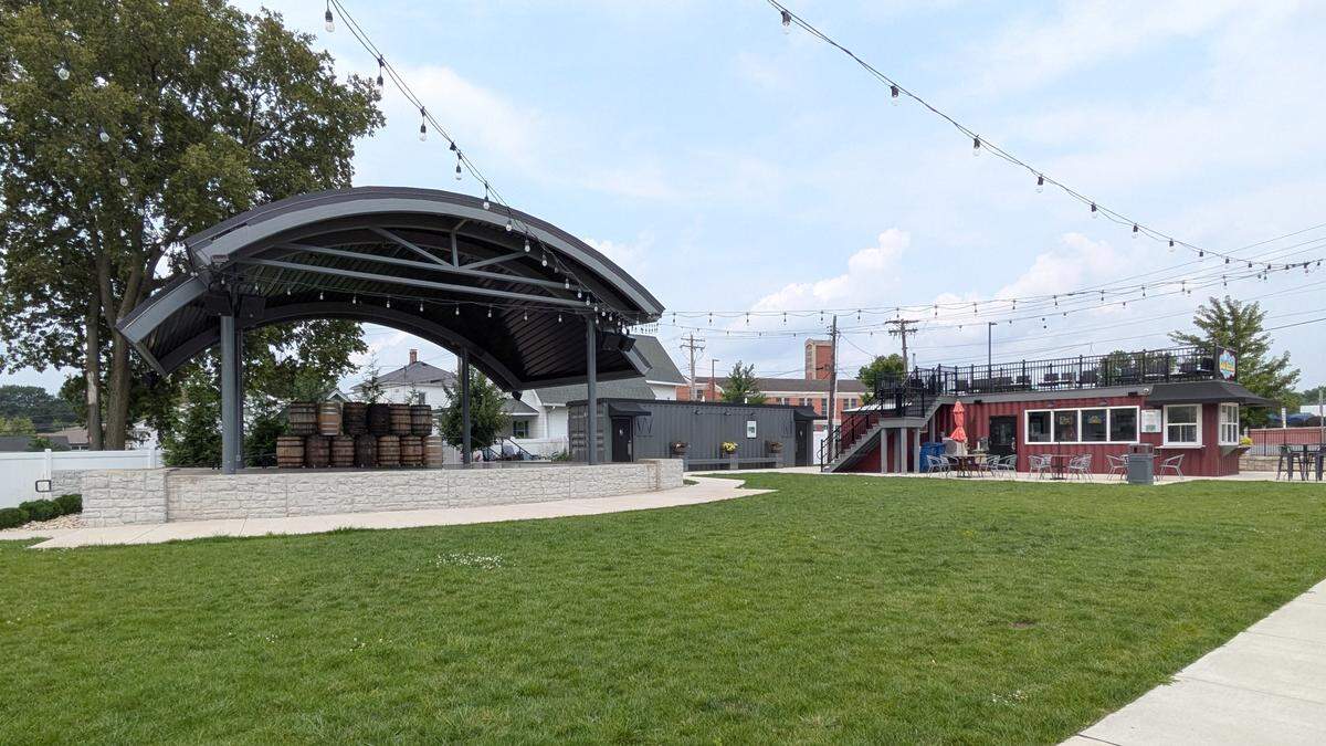 This BND file photo shows the first phase of Herald Square’s expansion, which included the addition of an entertainment pavilion, an ice cream shop and a restroom.