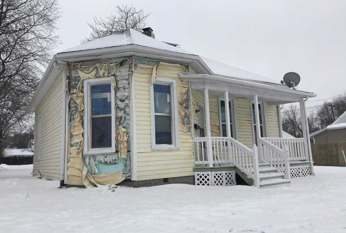 Strong winds blew flames and heat from a fire that destroyed an R.P. Lumber Co. outbuilding in Edwardsville on Monday, breaking windows and melting siding on homes across the street.